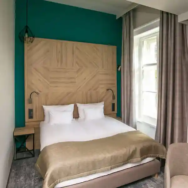 T62 Hotel, Hongarije