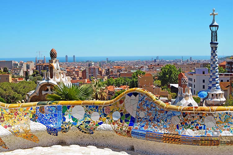 Park Güell Barcelona; bank mozaiek