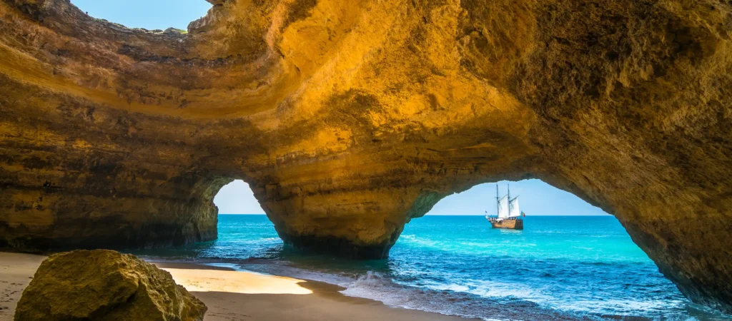 Praia de Benagil, Algarve, Portugal