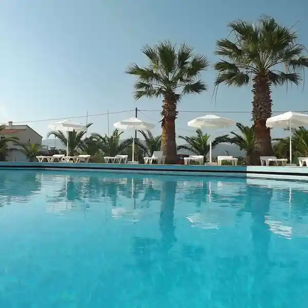 Leonidas Hotel & Studios