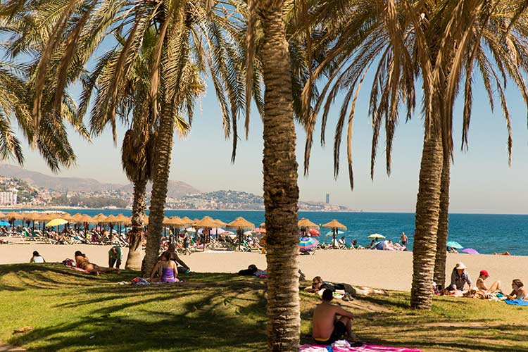 Wat doen in Málaga: Laat je masseren op het strand