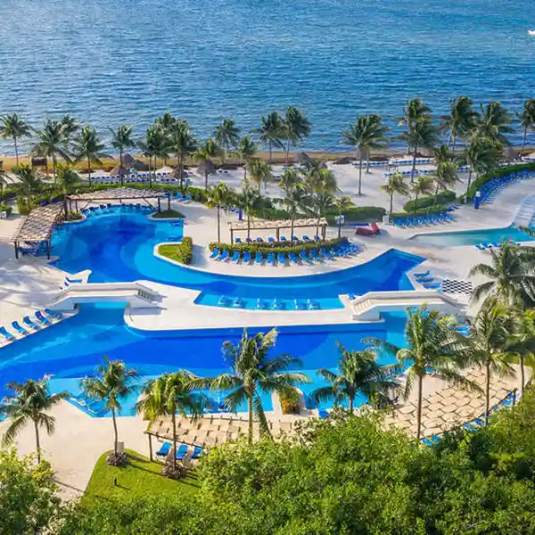 BlueBay Grand Esmeralda, Mexico